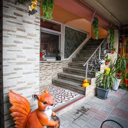 Madi - Close To 콘스탄차