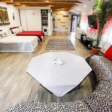 Madi - Close To 홈스테이 콘스탄차