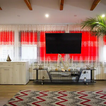 Madi - Close To * 콘스탄차